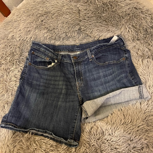 Levi’s shorts - Picture 2 of 3